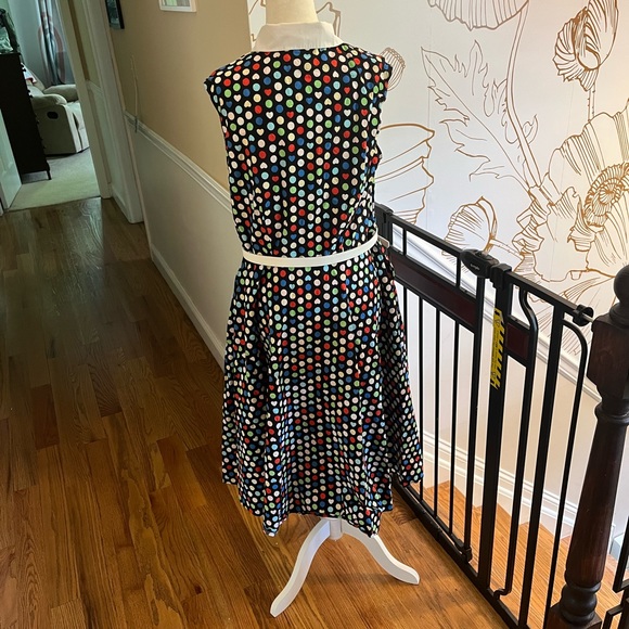 Sleeveless button up polka dot dress with collar. Size 16, Unique Vintage. - Picture 4 of 6